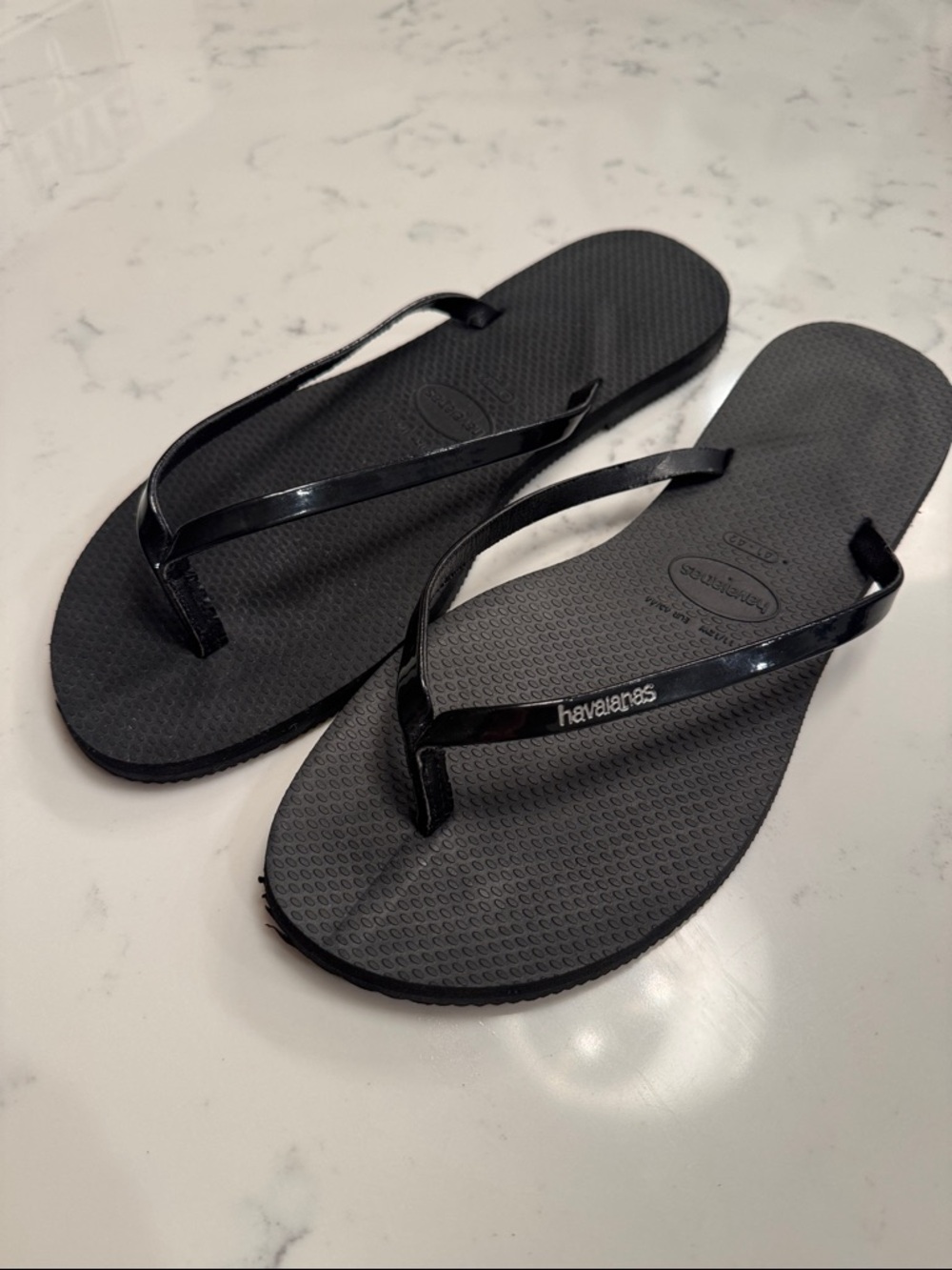 Havaianas Black Slim Glossy Flip Flops 41/42 Like New!